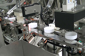 キャップパッキン全自動打栓装置